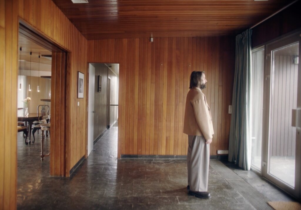 Vendredi sur Mer-Monochrome video preview