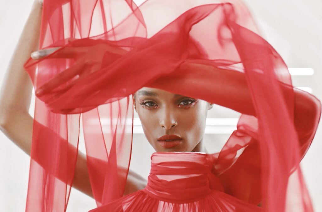 Valentino Rosso video preview