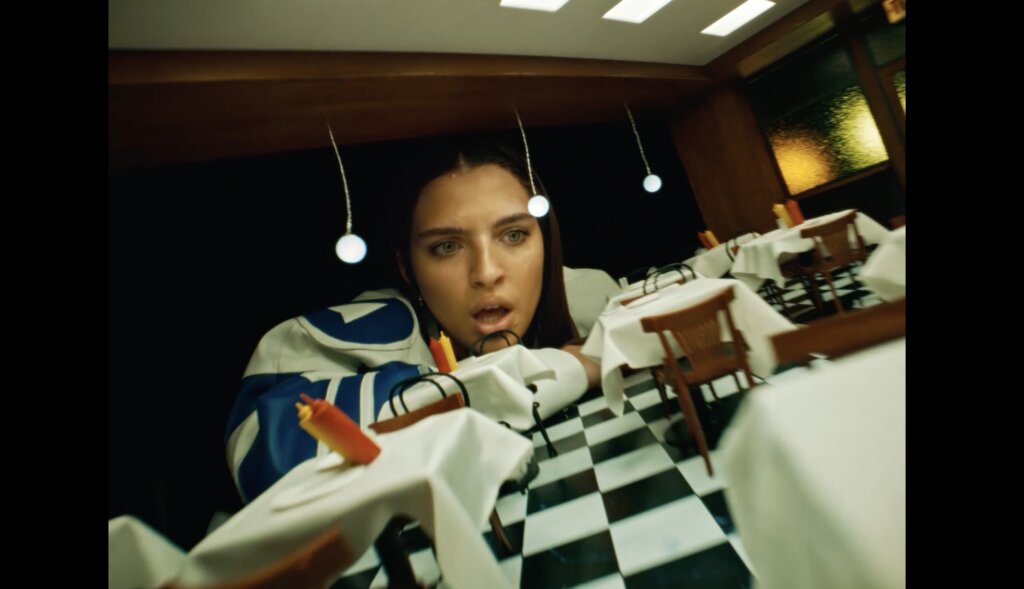 Mae Muller – I wrote a song video preview